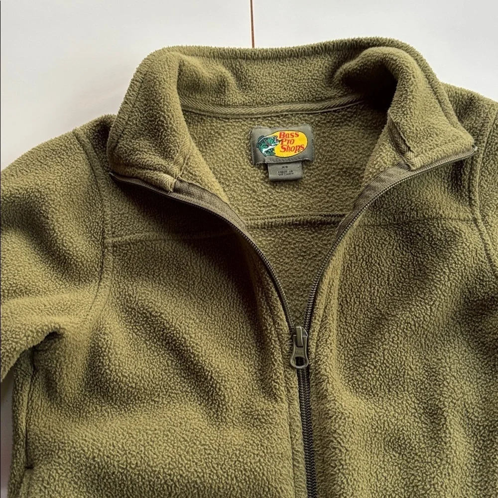 Bass Pro Shops Boys Olive Green Full Zipper Fleece Jacket. Size XS